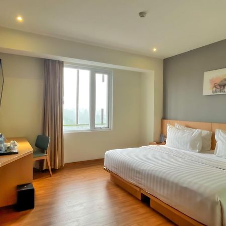 Hotel Santika Premiere 安汶 外观 照片