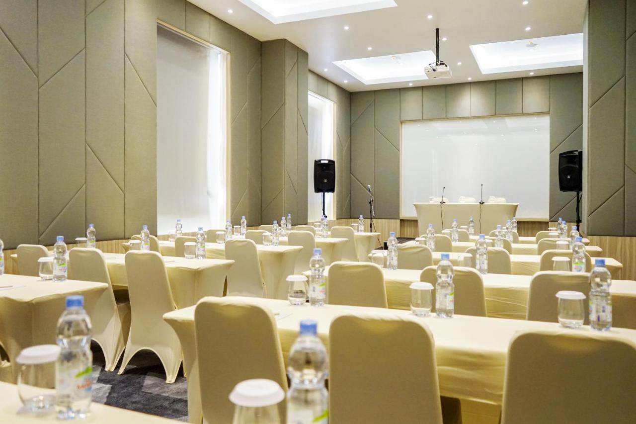 Hotel Santika Premiere 安汶 外观 照片
