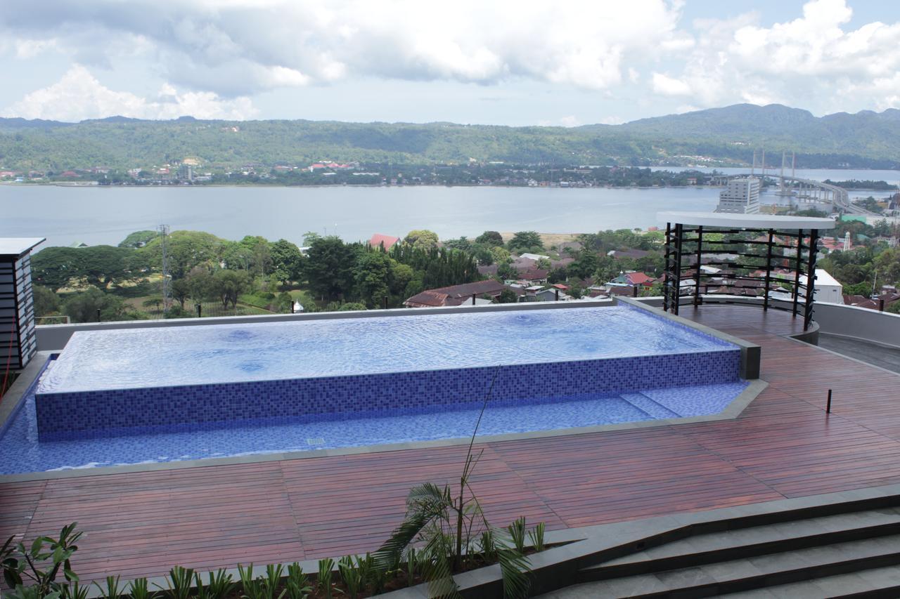 Hotel Santika Premiere 安汶 外观 照片