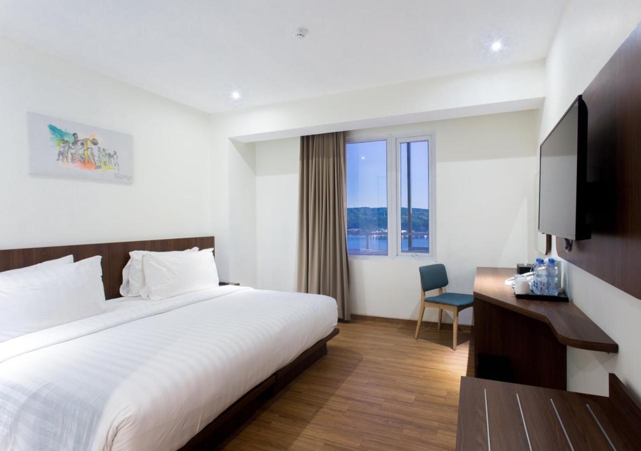 Hotel Santika Premiere 安汶 外观 照片