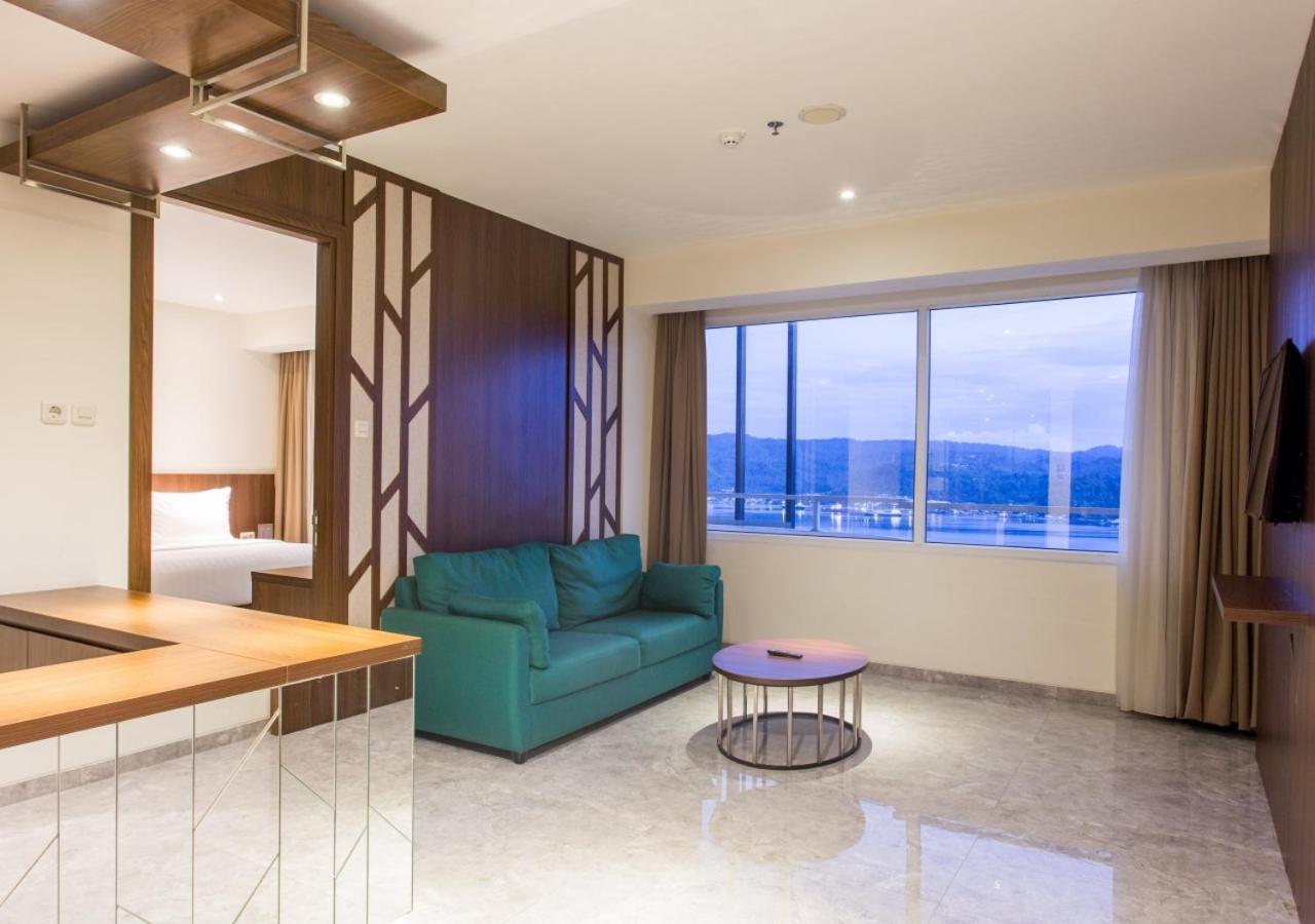 Hotel Santika Premiere 安汶 外观 照片