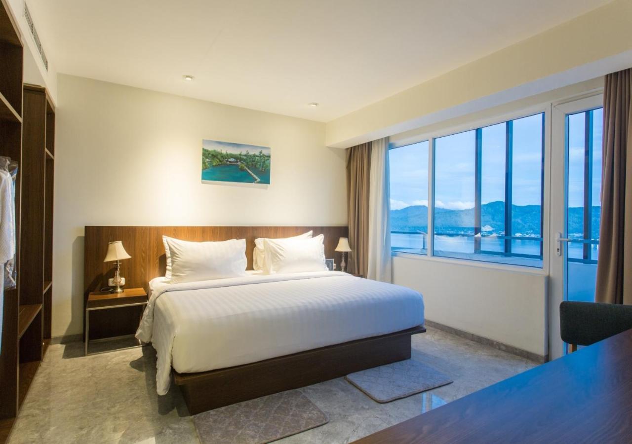 Hotel Santika Premiere 安汶 外观 照片