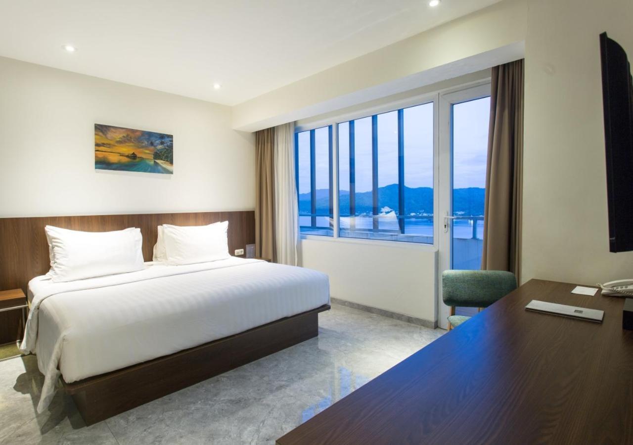 Hotel Santika Premiere 安汶 外观 照片