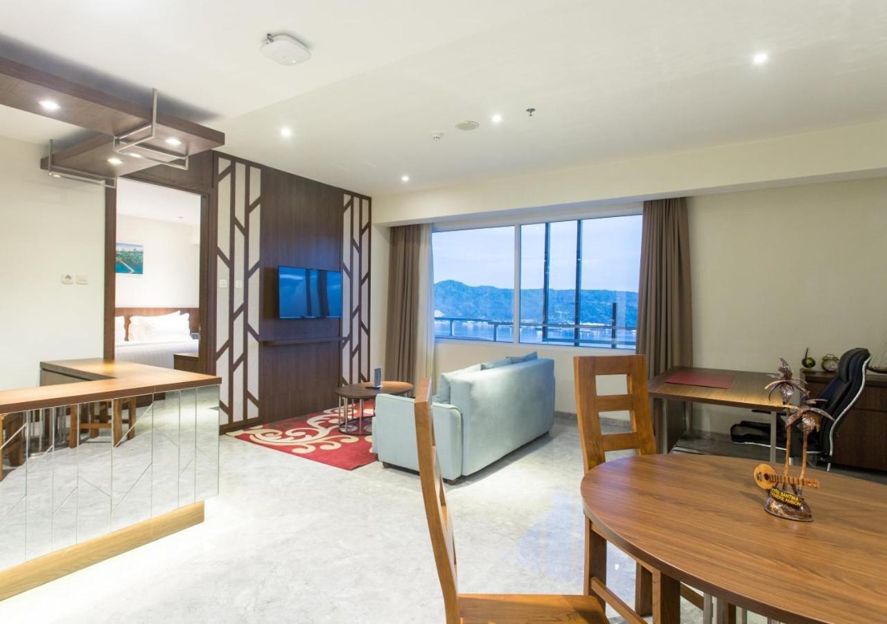 Hotel Santika Premiere 安汶 外观 照片